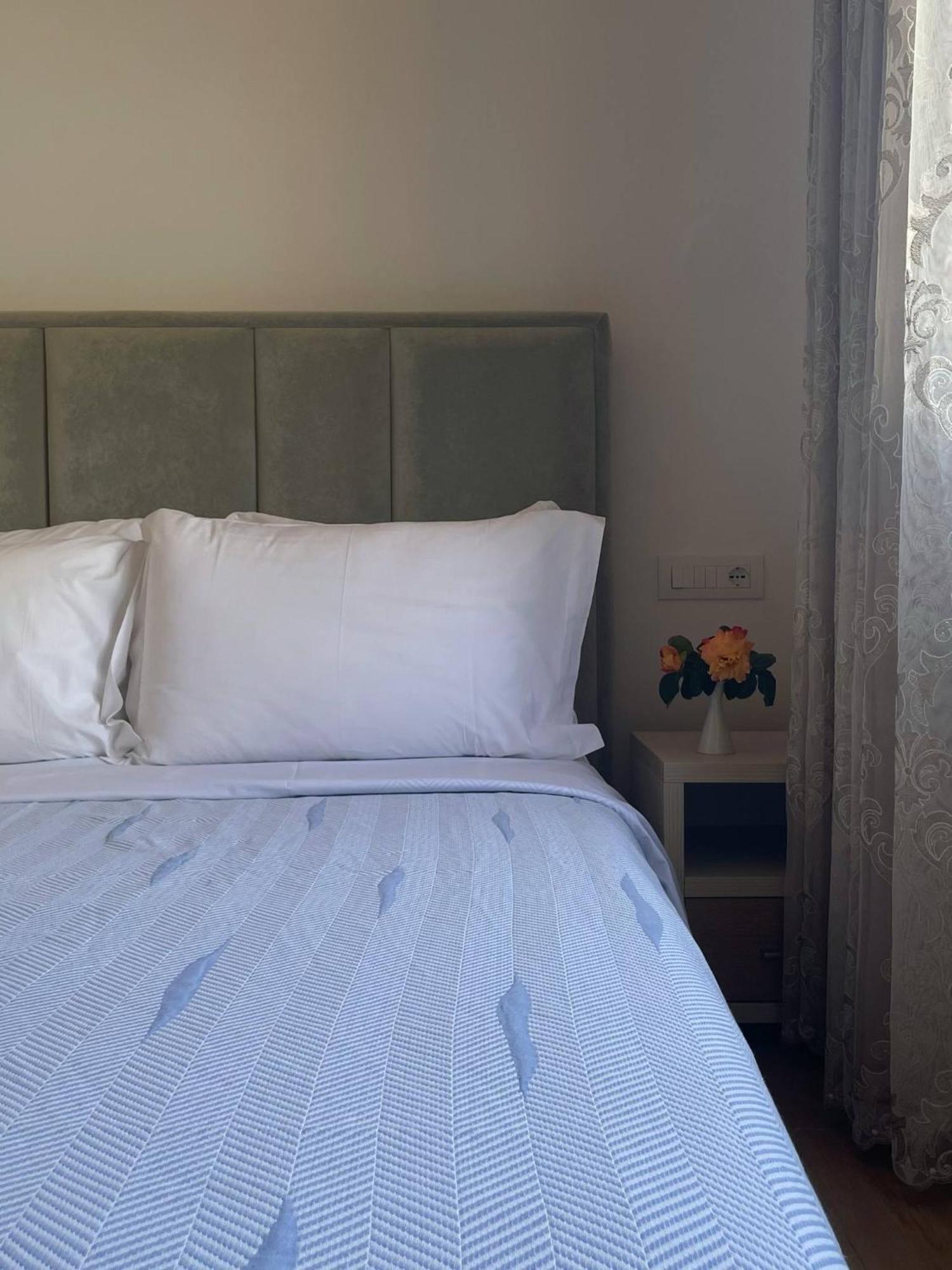 Milos Apartments Himare Rum bild